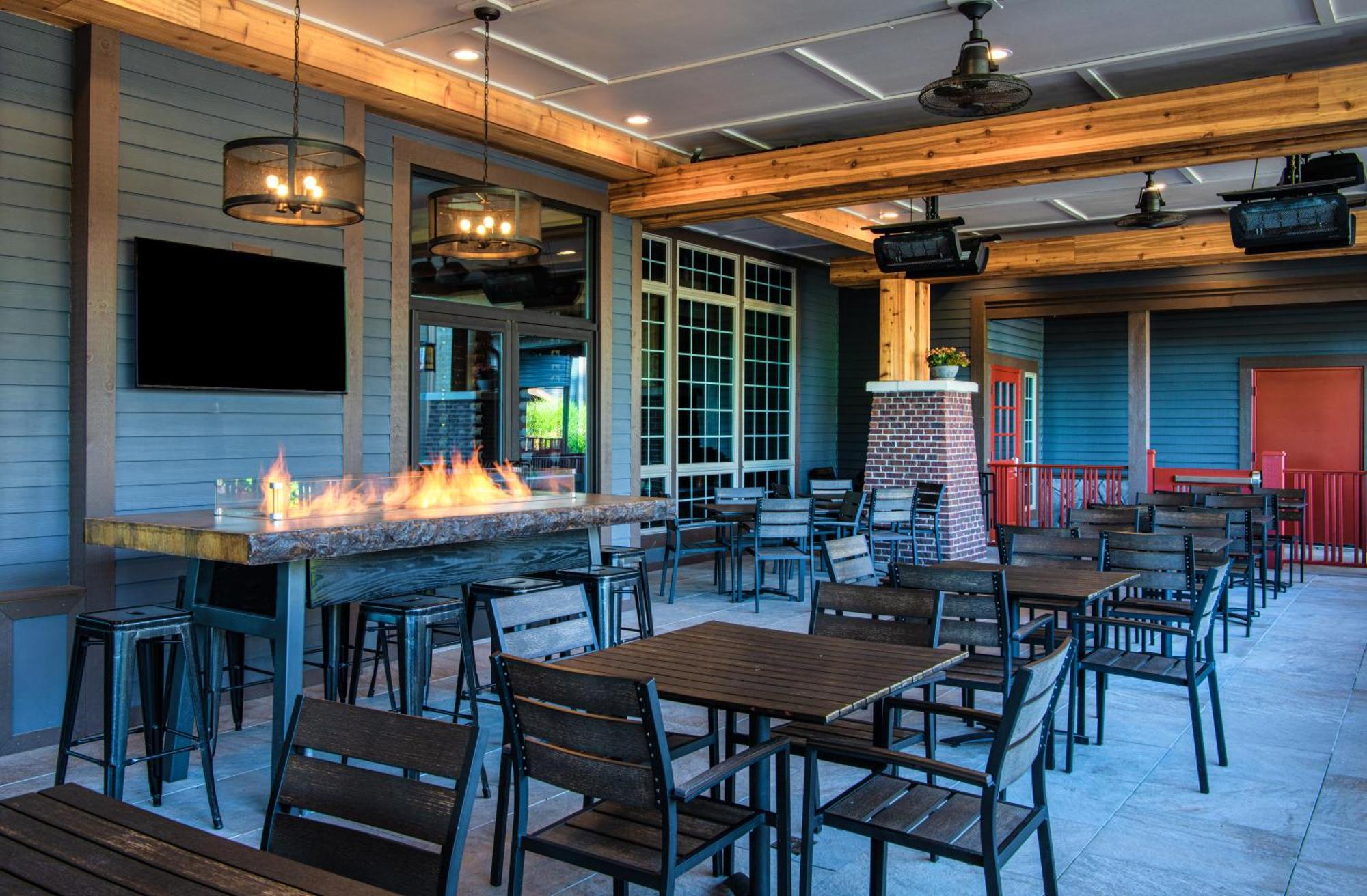 The Craftsman Inn & Suites Fayetteville Exterior photo